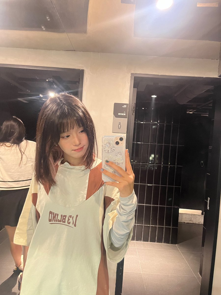 FPourmousa's tweet photo. 一种喜欢在厕所拍照的癖好 https://t.co/uUT3YURayj