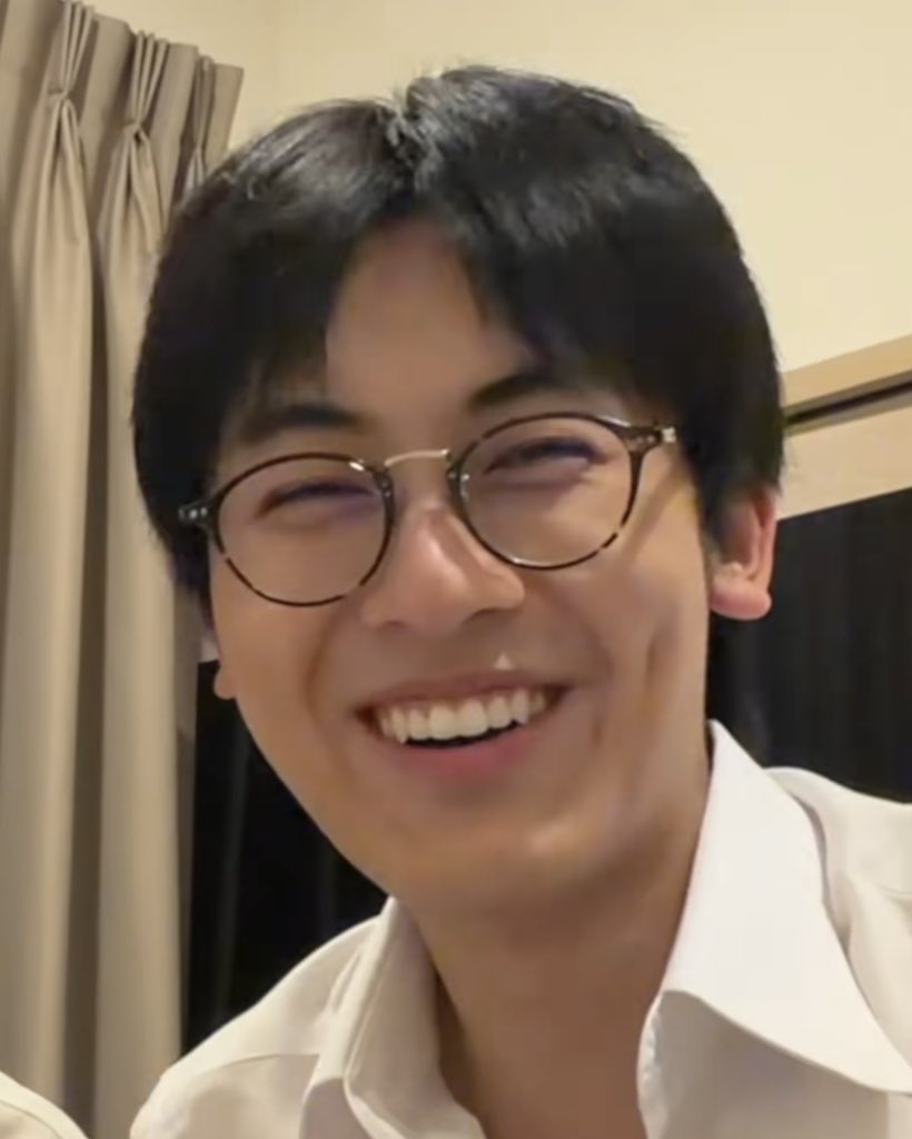 wedtwentyfour's tweet photo. แล้วทำไมยังไม่เปิดช่องหมุหล่อ ๆ อีก https://t.co/pvpa7q5K7y