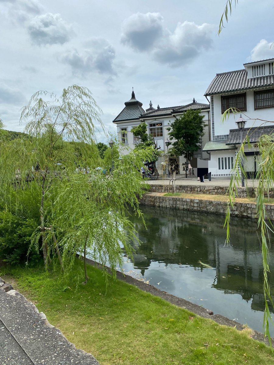 okomemhr's tweet photo. 最終日は倉敷の美観地区行って後楽園行って岡山城行って来ました🏯
お昼間は暑過ぎてやばい溶ける…🫠ってなりながら頑張りつつw岡山城へは夕方以降の涼しくなる時間帯狙って行きました🚶‍♀️
どこも綺麗で行って良かったな〜！ってなりました😊✨ https://t.co/3Iq7ji8Ghh