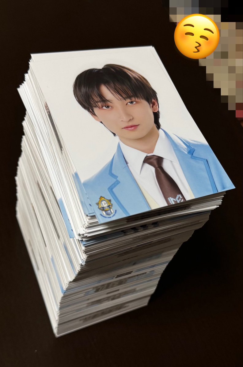 taketake6103's tweet photo. エビライのICEx生写真、どれもサイコーだったよッ❣️(阿久根さんはお譲りしたため居ない) https://t.co/D4mWEDnyEC