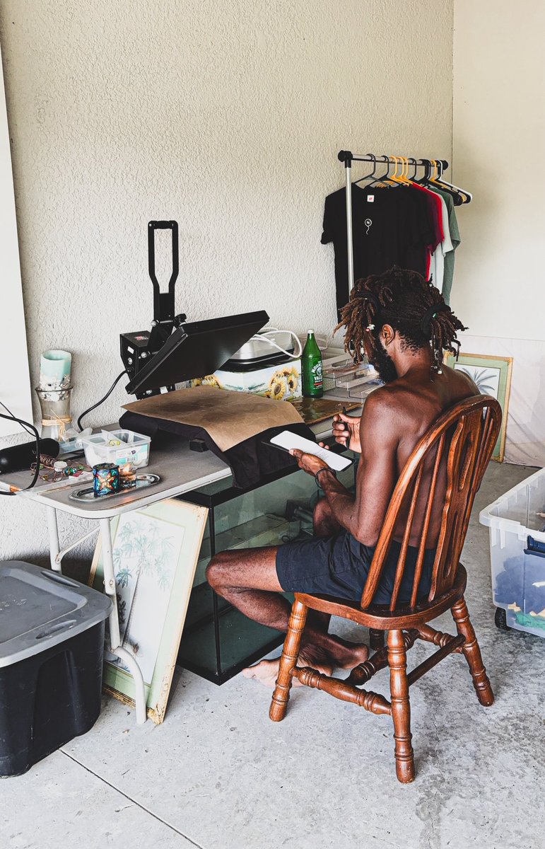 iamLowLifeKj's tweet photo. @LLCulture #LackOfWorries #LivingInFearlessEfforts #LowLife๐ https://t.co/6eMg2hvZsE