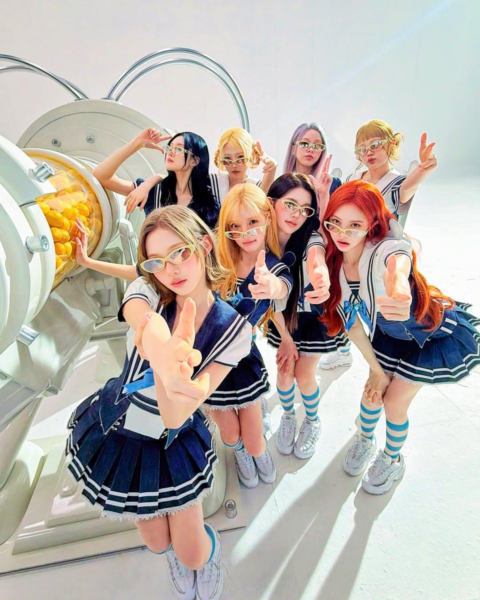 KiiiKiiicharts's tweet photo. Fastest 5th gen girlgroup songs to enter FLO Realtime Chart;
#1 Pop Off Pop Off - 6 hours 🔥🦄
#2 Pretty Girl - 7 hours
#3 Cherish (My Love) - 13 hours
#4 Lemon Tang - 14 hours
#KiiiKiii #키키 https://t.co/d1QVzk6ILP