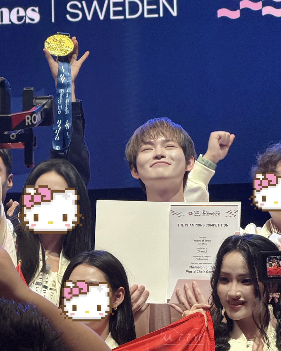 Mooddyea's tweet photo. Winning gold medal not just on any choir competition but a WORLD CHOIR GAMES, and being a WORLD CHAMPION, you would assume they would be so proud of chenle and finally post his VoY activities

But no. SM? He is still under your company?? Not a single media about his competition?? https://t.co/KN53hfl9sZ