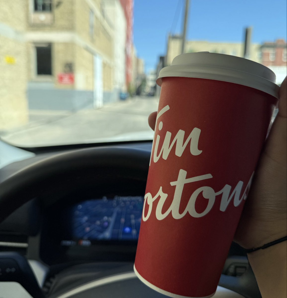 tfkellyy's tweet photo. good morning. morning drives with stea is my favourite https://t.co/8pmA2wSn5A