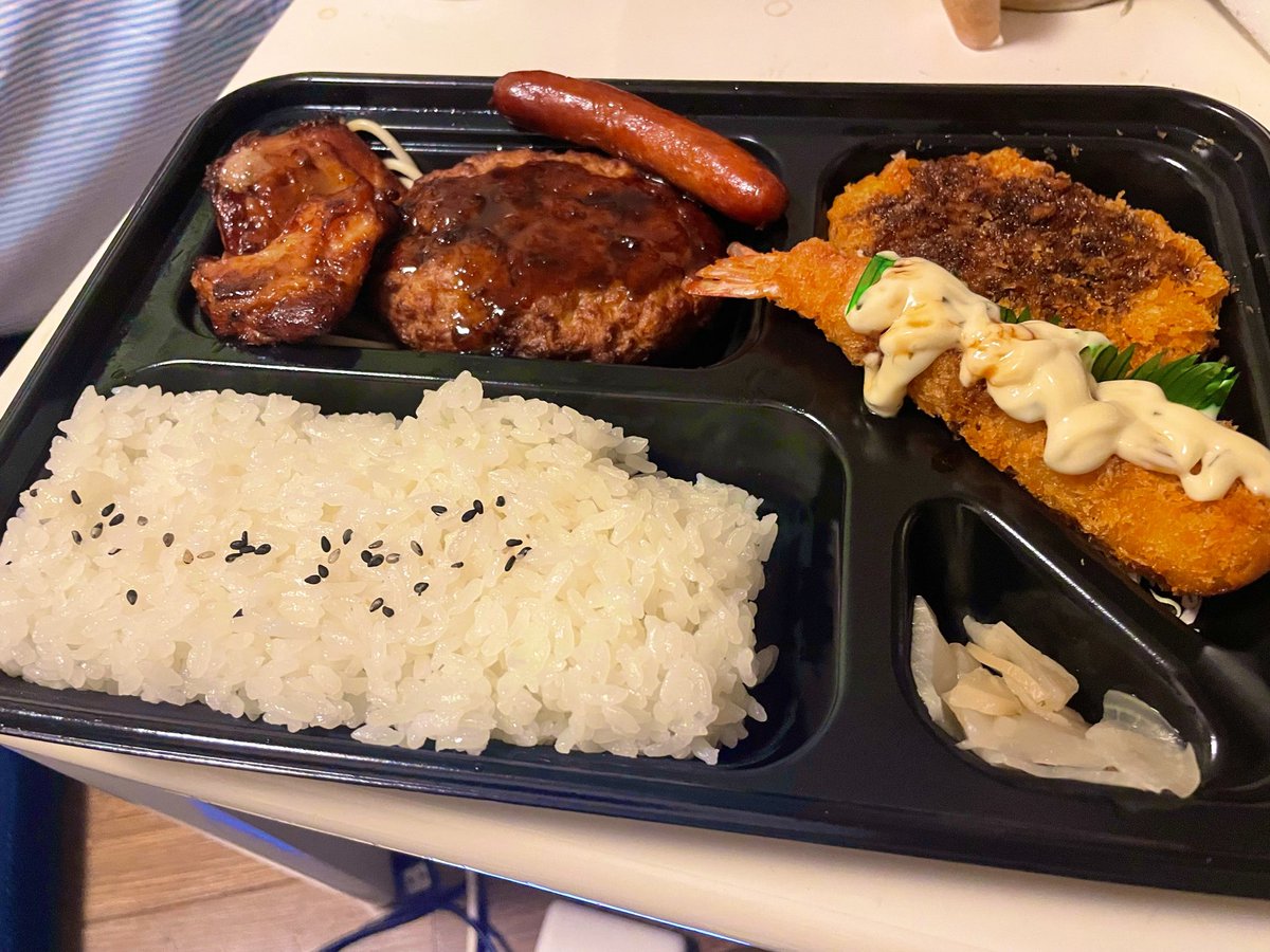 Falconpinklunch's tweet photo. Falcon!! https://t.co/WYhuxBLUkl