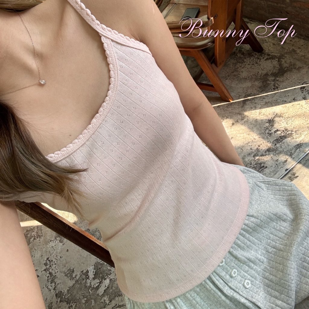 Pinkpinglike's tweet photo. แปะเสื้อสีชมพูโทนนี้ พึ่งเห็นแบรนด์นี้ออกมาใหม่เลย เป็นปาดไหล่สีชมพูละมุน ๆ  ชอบที่ดีเทลเป็นขอบลูกไม้ น่ารักมาก ตัวอื่นก็มีนะ สายเดี่ยว คาร์ดิแกนสีชมพูหมดเลย ใส่ได้บ่อยย🐇🎀🪽 https://t.co/Da86IS1Jag