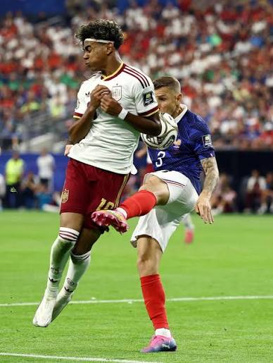 realqvd2's tweet photo. @PSG_inside Cómo lo puedes fichar luego de este partido? Si en algún momento juega contra el Barcelona, Yamal lo pasará igual que en el mundial!!!! https://t.co/go3ZpGBaFh