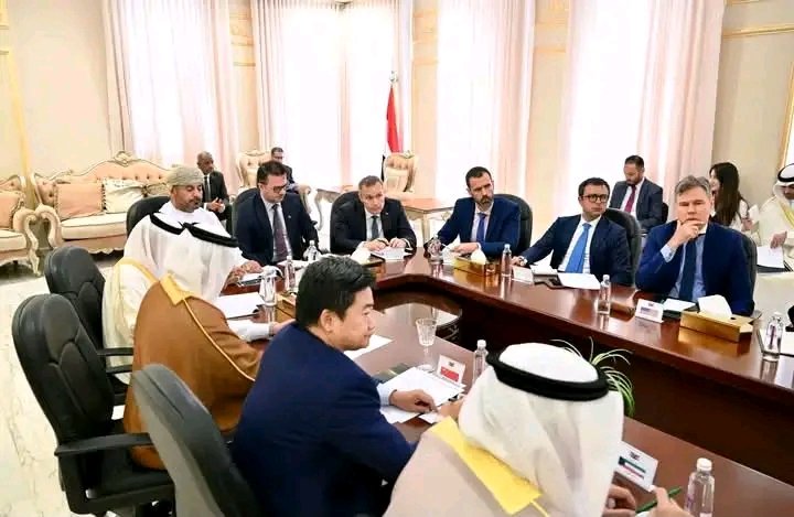 OmHhr8's tweet photo. فخامة الرئيس اليمني باللقاء يذكر بتحذير الحكومة للمجتمع الدولي مرارا بشأن استحالة بناء سلام مستدام مع جماعة مسلحة تحتفظ بصواريخ باليستية، وتختطف قراري السلم والحرب، وفوق ذلك ترى في قادتها فئة مصطفاة فوق الدولة وسيادة القانون.
#السعودية 
#Endfield‌ #ovfiets #cjp_ही_aap_है #VARO https://t.co/ilBdY5EnFe