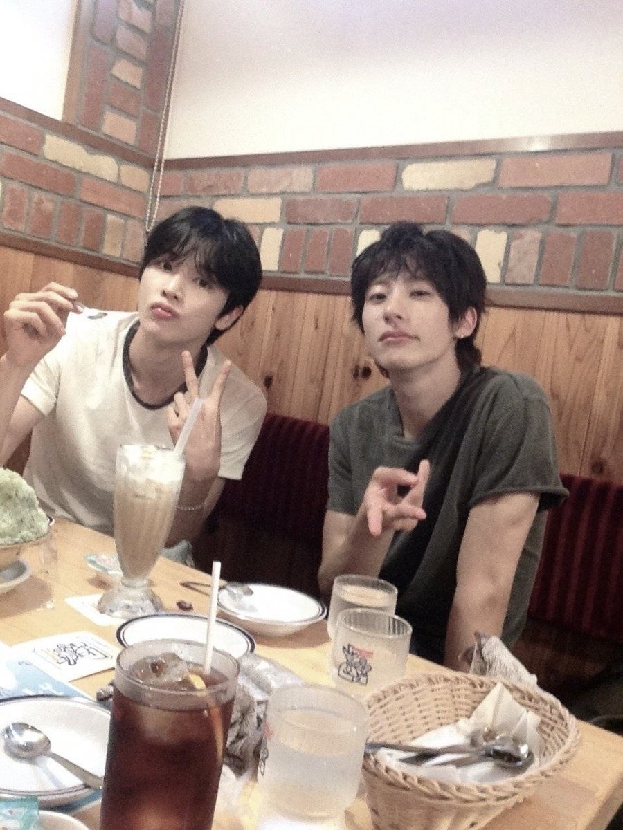 antoonlie's tweet photo. Came here with sungchan and wonbin hyung, guess we all needed a quick treat. https://t.co/JtgZM7myVG
