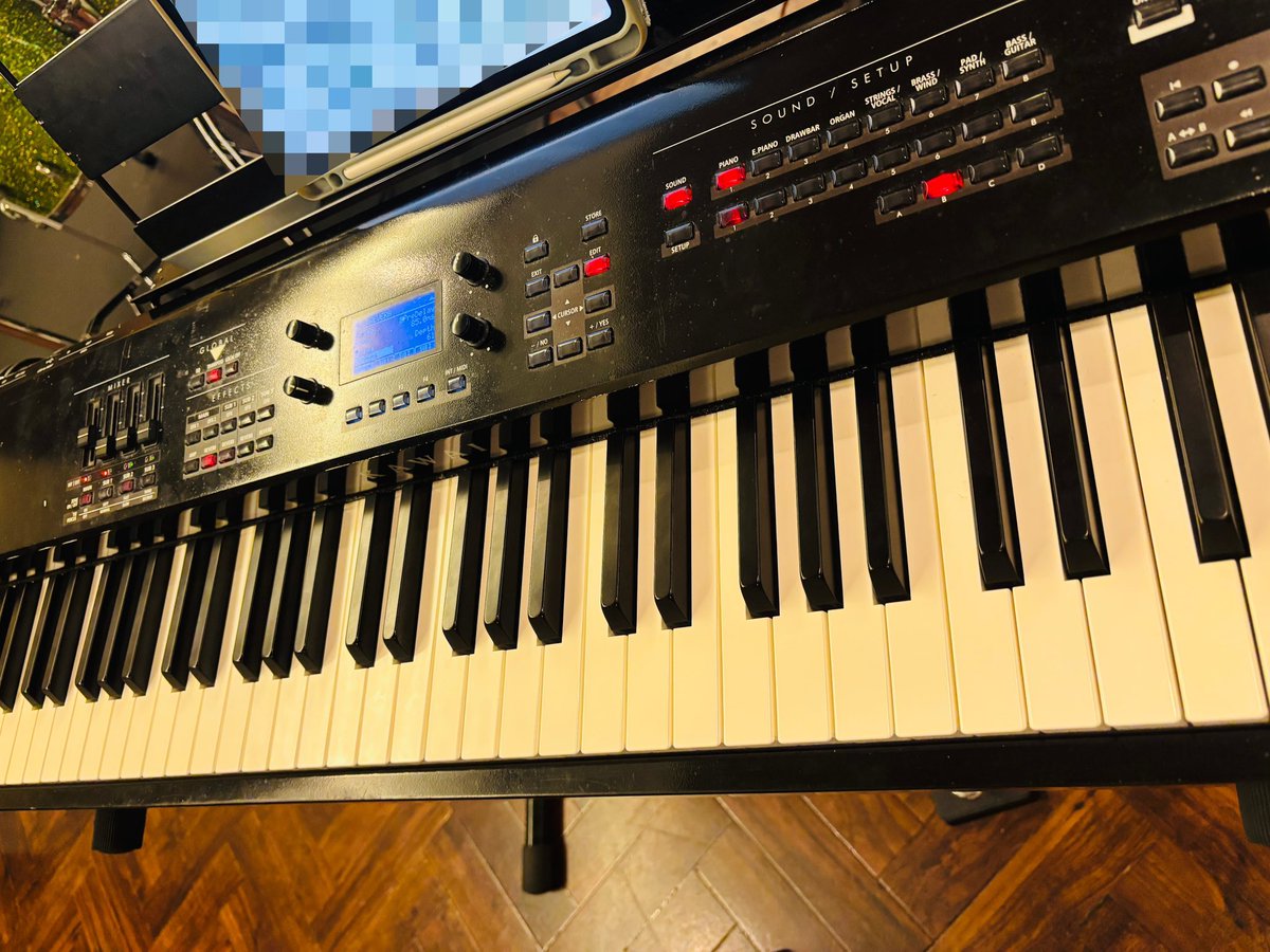 makinoko9910's tweet photo. 今日は声楽レッスン(教える方)のあとはリハでライブ用のキーチェック！🎹🔥
隙間時間には久々のクラシックをぴろぴろ弾いてやりましたん✨️✨️
やっと机が届いたので明日組み立てﾊﾟｼﾞｬｺﾞﾛ配信をします！
17:00ごろから！覗きにきてね🙈🙈
https://t.co/NEYxOxtqzf https://t.co/QcNDU8FVe2