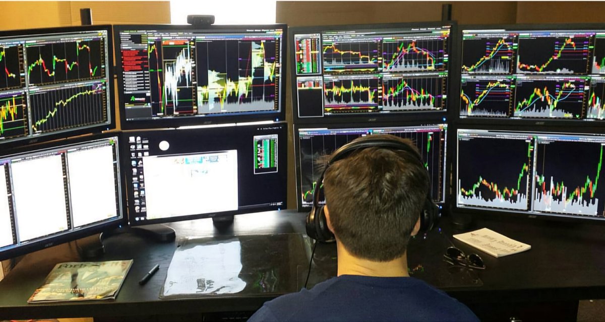 jackgIeason's tweet photo. I see a lot of #educationaltraders making #trading look easy, but trading takes time, discipline, and hard work. It’s a profession, not a hobby. Be careful who you learn from and choose people who actually trade every day. #WeTeachYouHowToTrade #MeetMyDesk #Etrade #JewsWithViews https://t.co/sVWqprxYe6