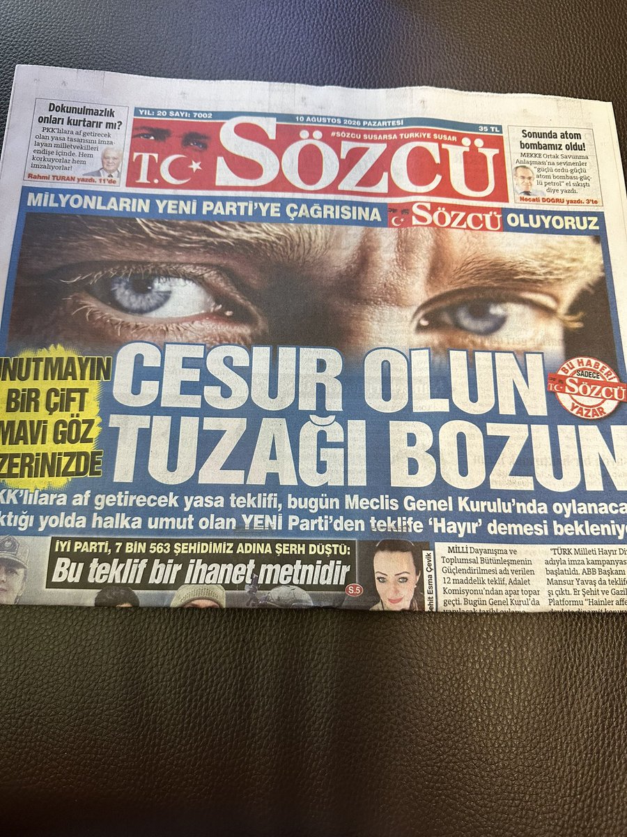 NerminSekin1's tweet photo. Bu sabah 
gazetenin bu satırlarını okurken gözyaşlarımı tutamadım. 😢

“7 bin 563 şehidimiz adına şerh düştü: Bu teklif bir ihanet metnidir” 

Bir gazete manşetinden fazlasıydı benim için…
Şehitlerimizin hatırası, gazilerin mücadelesi, bu ülkenin bedeli geldi aklıma.
İnsan bazen öfkeden değil, çaresizlikten ve vefadan ağlıyor.

Bugün ağladım… Çünkü unutmak istemiyorum. Unutturmak da istemiyorum.