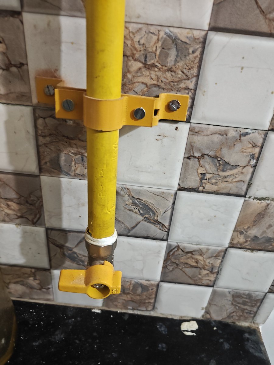 Subhankar4242's tweet photo. @AGCLonline @IndianOilcl @gail_gas 
I have applied for a new gas connection from Purba Bharati Gas Pvt Ltd and accordingly made payment on 01.07.2026. However till date, the gas connection isn't started yet.  On calling the person named Vinit Tiwari,(1/2) https://t.co/ZVsRBggkWw