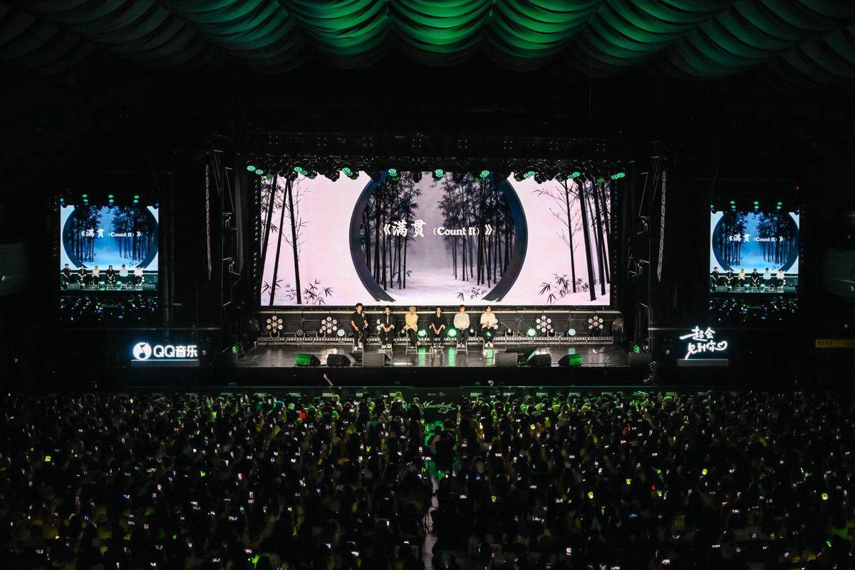 WayV_official's tweet photo. A night with Vision Wings 🪽

EVERYTHING, ALL AT ONCE, NEO
https://t.co/K8oziWjjLn 

#WayV #威神V #鸢
#WayV_VisionWings
#NCT_10TH_ANNIVERSARY https://t.co/PuUTadiYUN