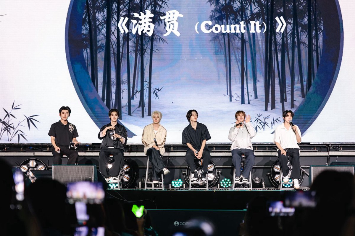 WayV_official's tweet photo. A night with Vision Wings 🪽

EVERYTHING, ALL AT ONCE, NEO
https://t.co/K8oziWjjLn 

#WayV #威神V #鸢
#WayV_VisionWings
#NCT_10TH_ANNIVERSARY https://t.co/PuUTadiYUN