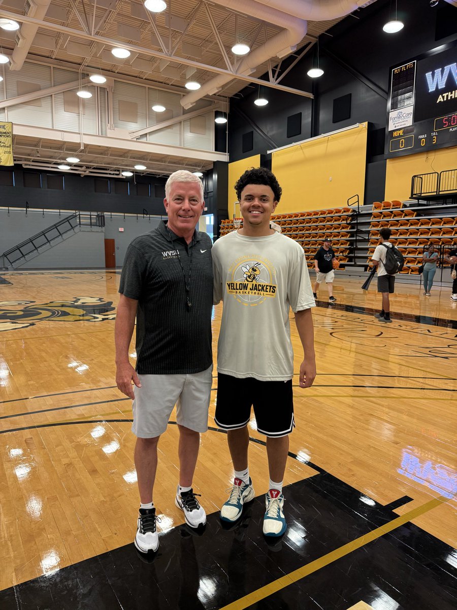 MydanOglesby's tweet photo. Would like to give a huge thanks to @CoachPoore and @MarcusReed_3 for hosting a great elite camp yesterday, got to compete against some of the competitors in the area. 
@WinfieldMBB 
@tarrt 
@PrepHoops_WV 
@mosesk225 
@BlueChipsGlobal 
@RecruitMatador https://t.co/PTfvyGRxyh