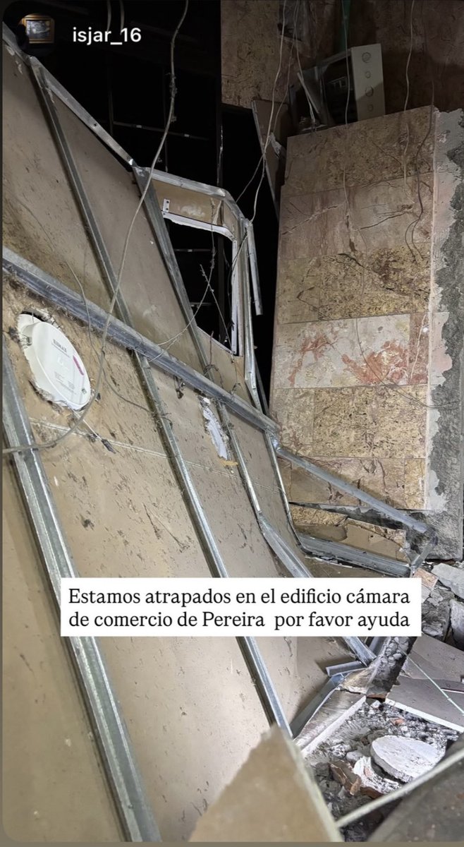 Futbolfpc's tweet photo. 🚨 ¡PEREIRA! POR FAVOR DIFUNDIR. 

Personas atrapadas en los siguientes lugares que sufrieron afectaciones o se desplomaron. 

1. Edificio de la Cámara de Comercio.
2. Edificio Puerto Veracruz Calle 33 # 11 - 39. 
3. Hotel Dibeni. https://t.co/EbXFUKaGT3
