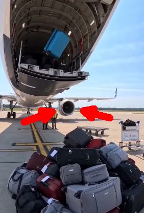 rosso0000's tweet photo. @zfabrogmailcom Porque que as turbinas do avião estão ao contrario ?
É um novo avião que anda de ré https://t.co/0UlwpkTf0K