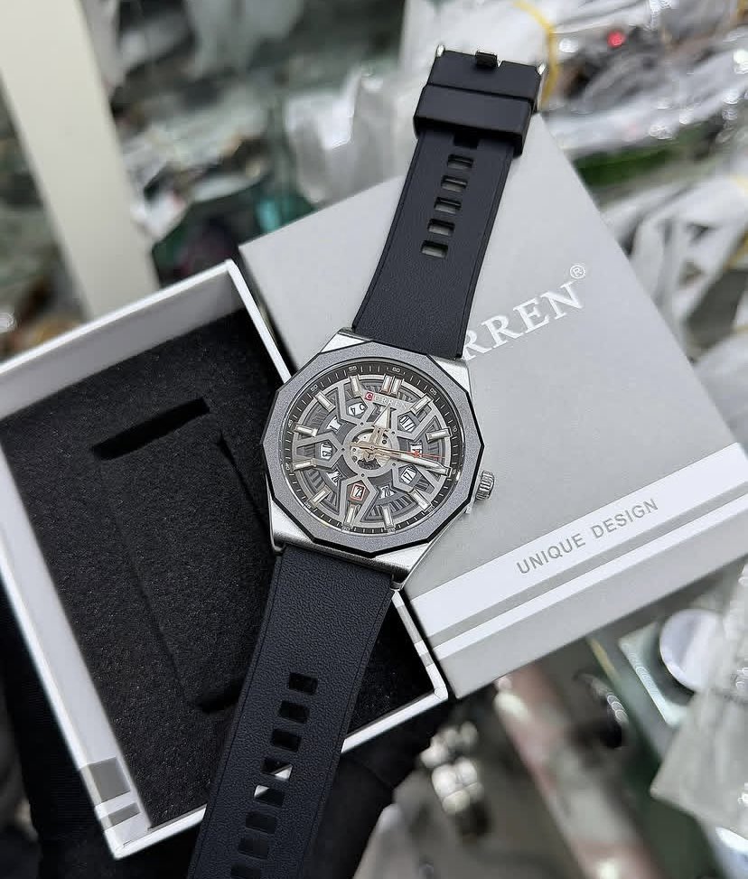 MTJ_MAMA's tweet photo. Peep the detailing of the dial🤩
Silicon strap 
Price:NGN37,000
Comes in a box with carrier bag🛍️
Also available in blue color

Click the link in bio to shop😊 https://t.co/JkQscZBkez
