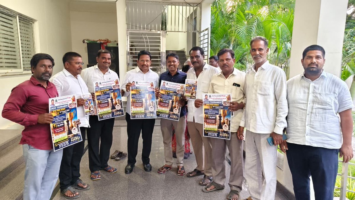 palamuru's tweet photo. మహబూబ్ నగర్ నగరం
ఎమ్మెల్యే క్యాంపు కార్యాలయం

ఓపెన్ చెస్ టోర్నమెంట్ బ్రోచర్ ఆవిష్కరించిన ప్రభుత్వ విప్ ఎమ్మెల్యే *శ్రీ యెన్నం శ్రీనివాస్ రెడ్డి గారు* https://t.co/JogIGOLbOR