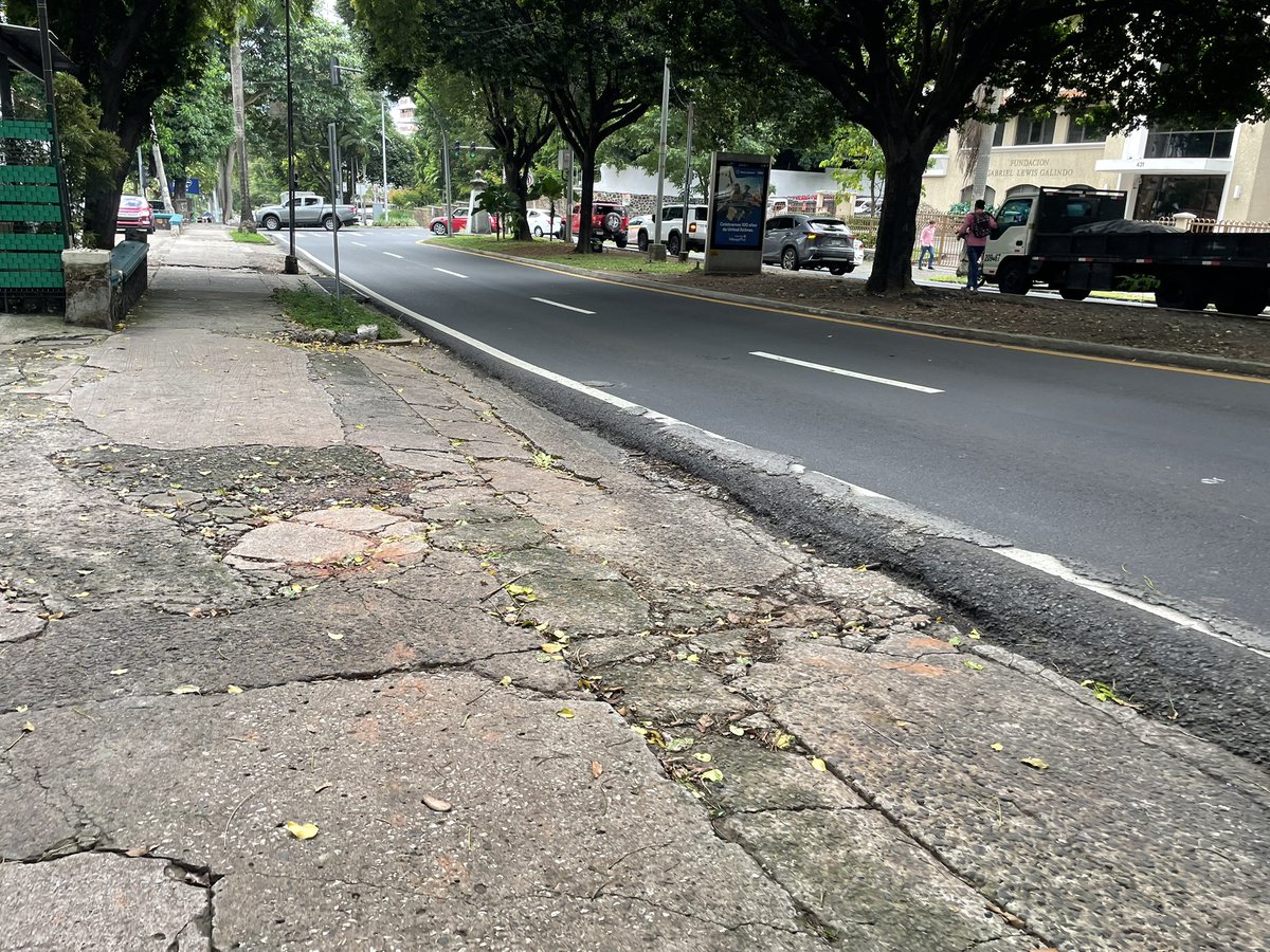 freddypitti's tweet photo. Alcalde @Mayer si usted y sus asesores se quedaron sin ideas sobre cómo invertir los fondos, pasen por la Federico Boyd a ver el abandono.

Cancelen los $15 millones de la Plaza de la Democracia y atiendan las verdaderas prioridades. 

La ciudad no aguanta más improvisación. https://t.co/U504pqmlE5