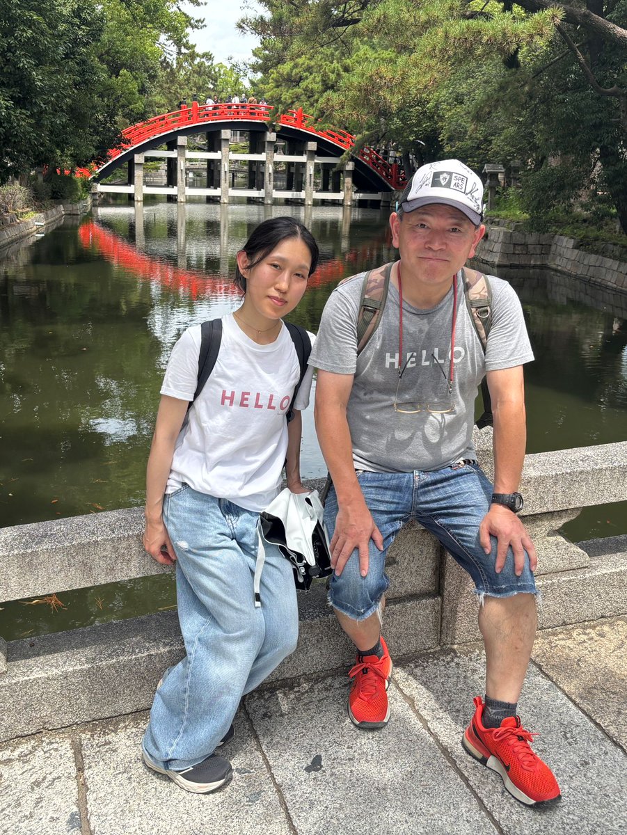 Non_Zebra75's tweet photo. ラグビー🇦🇺戦翌日② 
住吉大社参拝後「反橋」横
境内のマンホールにキン肉マンソルジャー
なぜ？
片目に鳥のフン攻撃を食らったようだ

阪堺電車に乗りたくなって、意味もなく阿倍野へ
#住吉大社
#マンホール
#阪堺電車 https://t.co/7KYB0pbA2s