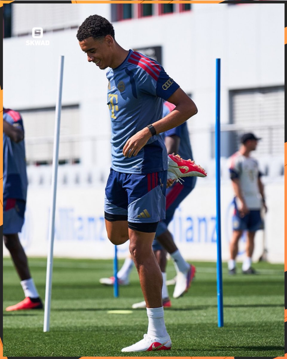 SKWAD_ma's tweet photo. إسماعيل صيباري كيلتحق بتداريب بايرن ميونخ الجماعية 🔴🇲🇦💪

بعد نهاية الجولة الصيفية ديال الفريق في ٱسيا، استأنف إسماعيل صيباري التداريب رفقة بايرن ميونخ، وشارك في الحصة التدريبية إلى جانب جمال موسيالا للي رجع حتى هو بعد التعافي من الإصابة 🥰🔙

#SKWAD https://t.co/LCO7O0Q4Ly