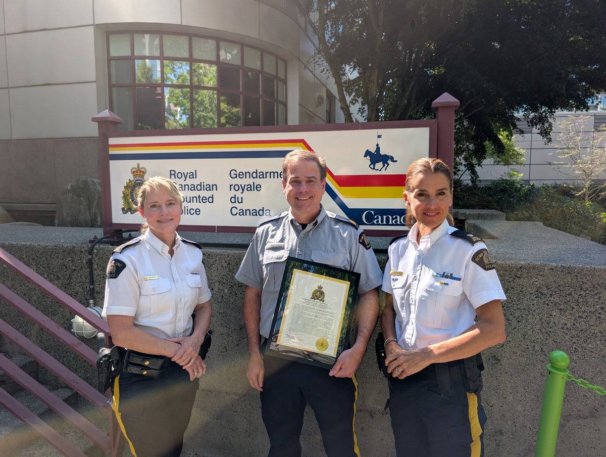 nvanrcmp's tweet photo. This week, we are saying farewell to Staff Sergeant Geoff Harder as he transfers to @WestshoreRCMP Detachment after more than 20 years of dedicated service with the North Vancouver RCMP. A familiar face in the community and in front of the camera, Geoff proudly represented the detachment with professionalism, integrity, and leadership throughout his career. Thank you for your many years of service, and we wish you every success in this next chapter.