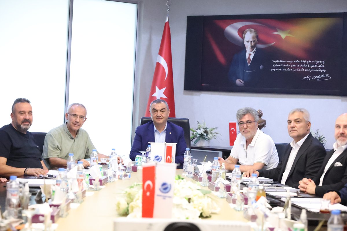 Kayseriso's tweet photo. Kayseri Sanayi Odası (#KAYSO) Yönetim Kurulu Toplantısı, Başkanımız Mehmet Büyüksimitci’nin başkanlığında gerçekleştirildi.

Toplantıda Odamızın çalışmaları, sanayicilerimizin talep ve beklentileri ile gündemde yer alan konular değerlendirilerek karara bağlandı.

Alınan kararların şehrimiz, sanayicilerimiz ve iş dünyamız adına hayırlı olmasını temenni ediyoruz.

@mbuyuksimitci