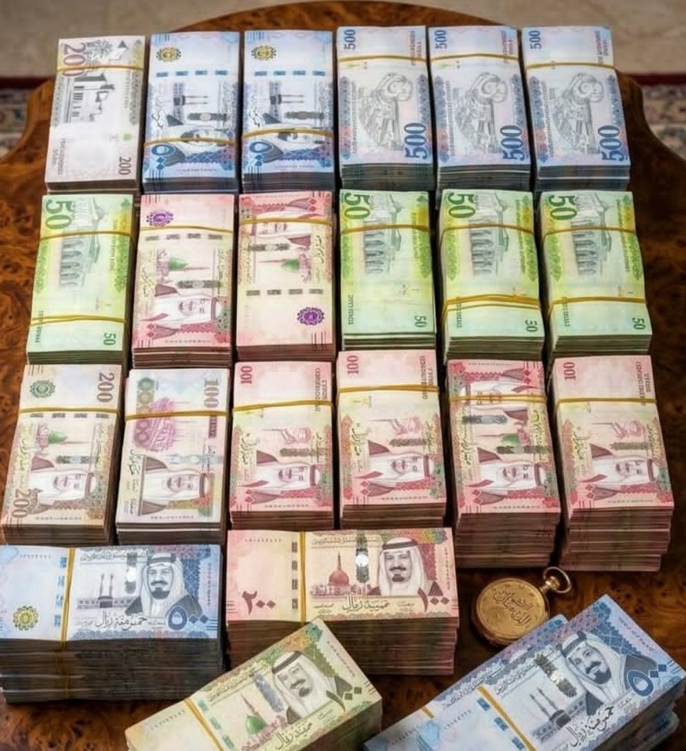 Areema_11's tweet photo. السلام عليكم ورحمة الله 
وش أصعب شيء تمر فيه حالياً؟
دين؟
 إيجار؟ 
ظروف؟ https://t.co/PuUK9D0hDj
