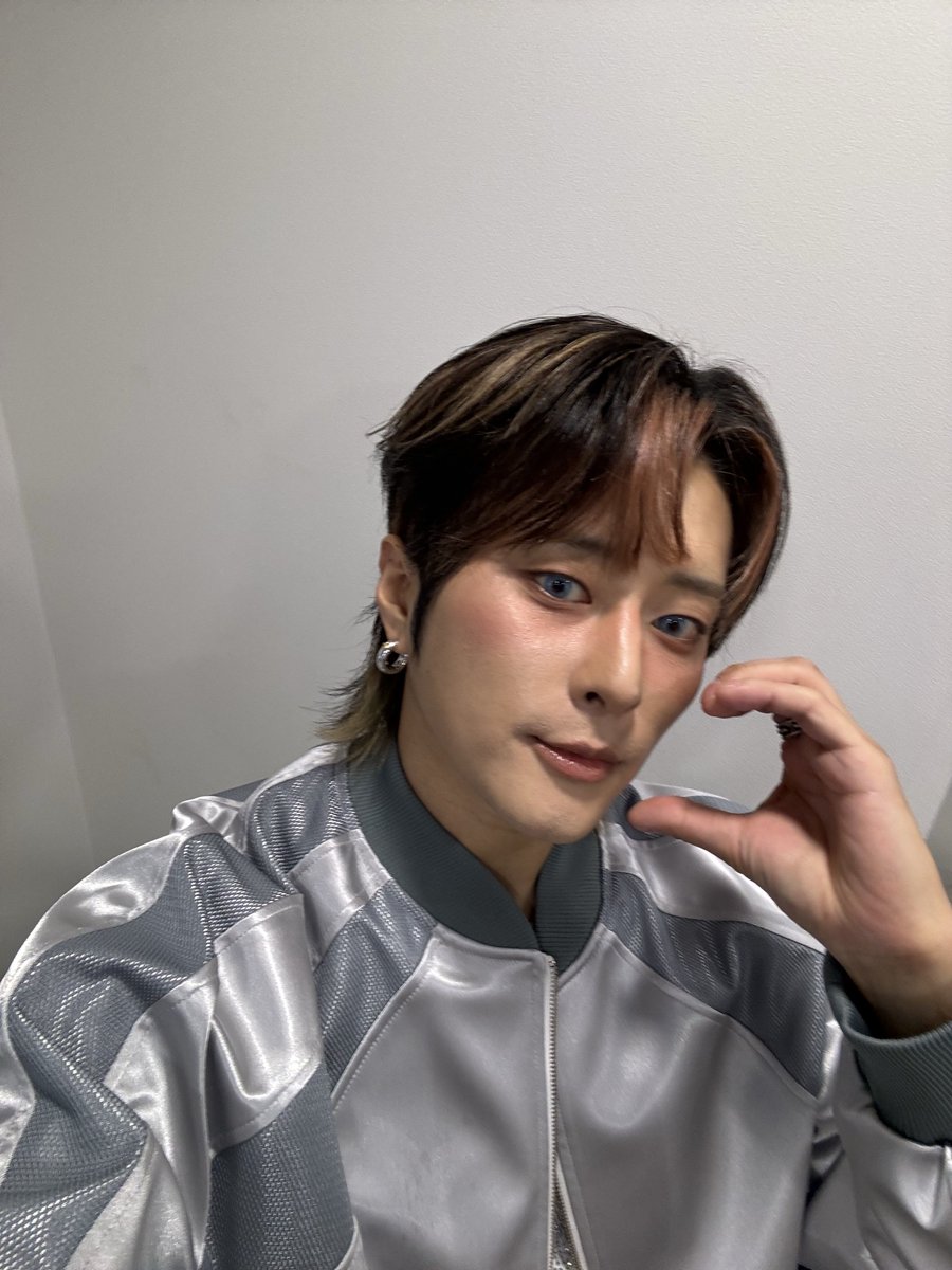 KDMBrasil's tweet photo. 🫧 08.08.26 - J.Seph atualizou o bubblǝ

"Hoje foi realmente, realmente uma performance incrível.
Eu me enchi com tantos momentos lindos.
Eu vou olhar pra eles toda vez eu pensar nisso. 
Estou me sentindo um pouco emocionado... Estou sendo tão sentimental haha.
Muito, muito obrigado e eu amo vocês🥰"

Cr. hiddenergy