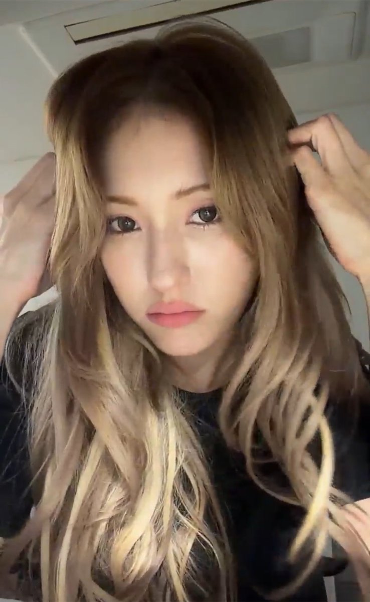 mysom_0309's tweet photo. 전소미 필승포즈 https://t.co/7FjiDhzyMp