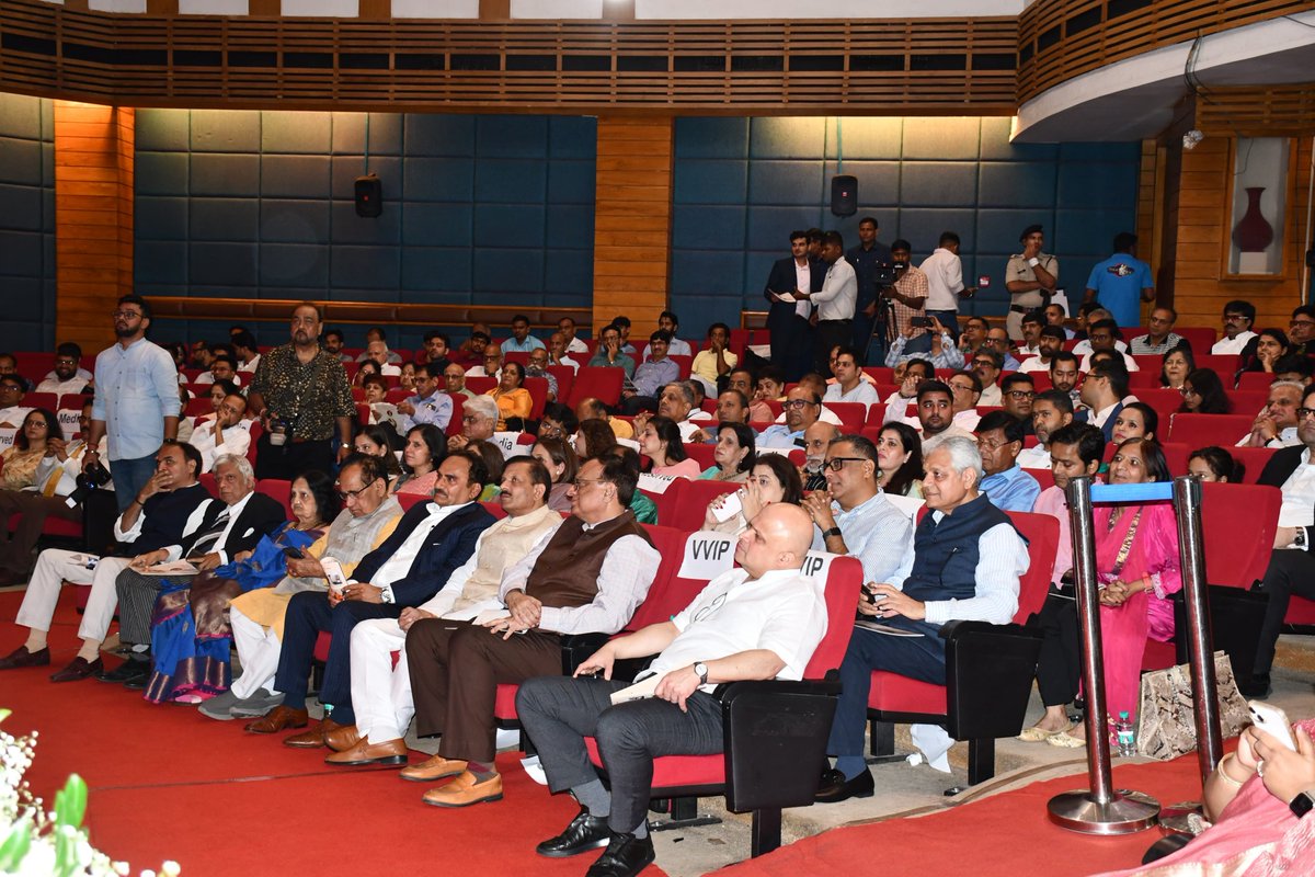 dr_maheshsharma's tweet photo. आज नई दिल्ली स्थित प्रधानमंत्री संग्रहालय, तीन मूर्ति में आयोजित पंडित हरिदत्त शर्मा पुरस्कार समर्पण समारोह में सम्मिलित हुआ।

इस अवसर पर टाइम्स नाउ, टाइम्स नेटवर्क एवं टाइम्स ऑफ इंडिया समूह की समूह मुख्य संपादक श्रीमती नाविका कुमार जी को पंडित हरिदत्त शर्मा पुरस्कार से सम्मानित किए जाने पर उन्हें हार्दिक बधाई एवं शुभकामनाएँ दीं।