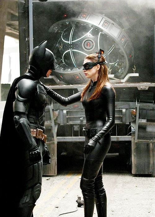 terios42k's tweet photo. Lei una vez que si en las películas Live Action de DC, si Harley Quinn aparecia, la versión del Joker iba a ser una mierda (poniendo de ejemplo a Joker Folie A Deux y al Joker de Jared Leto)

Con Batman es al revés, si Catwoman aparece, la versión va a ser buenísima https://t.co/JXjdXB3gCi