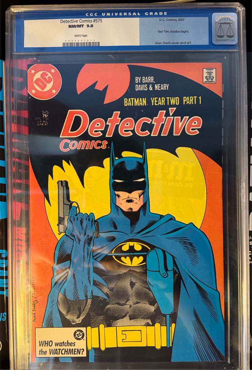 Batman_GothamBW's tweet photo. Hace unos días os enseñaba mi Spiderman. Hoy le toca el turno a Batman, y no es casualidad.

Este Detective Comics #575 (un cómic al que le tengo muchísimo cariño) también me lo ha regalado mi señor padre. Y como decía entonces: el cómic es una maravilla, pero lo que hay detrás no lo mide ningún grado 😉🔝🦇