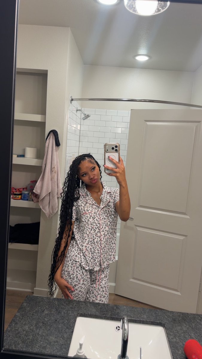 Nene_official06's tweet photo. Love a good pj set😩 https://t.co/uqFUY0G13k