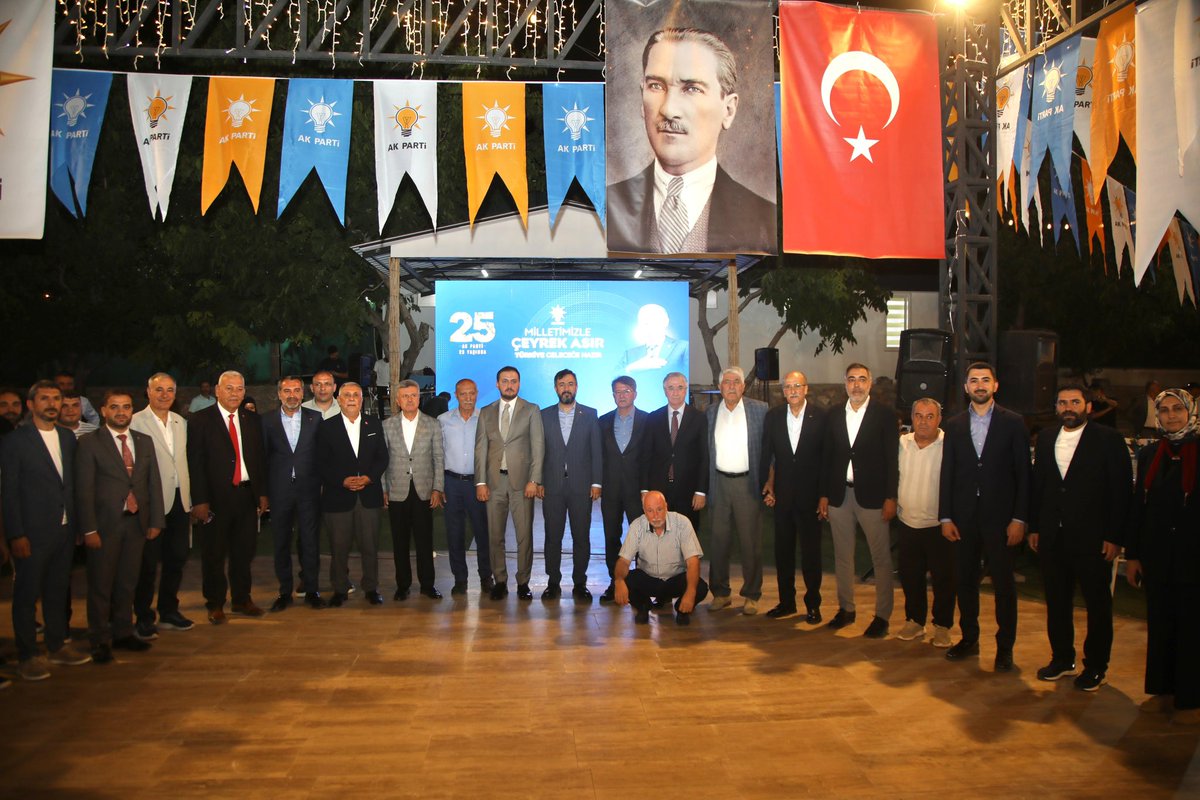isselmanoglu23's tweet photo. 25 yıllık bir hikâye…
Milyonlarca gönül ve güçlü Türkiye için hiç durmadan süren büyük bir mücadele…
Çeyrek asırlık büyük bir yürüyüşün gururunu birlikte yaşıyoruz.

Partimizin 25. kuruluş yıl dönümü vesilesiyle gerçekleştirdiğimiz Vefa Buluşması’nda, Cumhurbaşkanımız ve Genel Başkanımız Sayın Recep Tayyip Erdoğan’ın liderliğinde bu kutlu yürüyüşe Elazığ’da omuz veren, geçmiş dönemlerde görev almış kıymetli dava arkadaşlarımızla bir araya geldik.

Kuruluşundan bugüne milletimizin hizmetinde geçen 25 yılın gururuyla; birlik ve beraberlik içerisinde, Türkiye Yüzyılı’nın hedeflerine doğru kararlılıkla ilerlemeyi sürdüreceğiz.

Milletimizle Çeyrek Asır, Türkiye Geleceğe Hazır. 🇹🇷

@Akparti 
@abuyukgumus