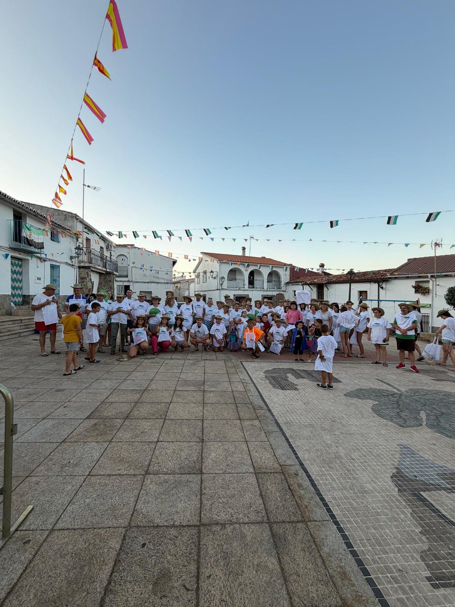 SiAlmaraz's tweet photo. 🎉 En las fiestas de Higuera de Albalat también está presente el mensaje de toda una comarca: Sí a Almaraz, Sí al Futuro.

💚 ¡Gracias por vuestro apoyo!

#SiAlmaraz #YoApoyoAlmaraz #EnergíaNuclear #AlianzaPorAlmaraz #Sostenibilidad #HigueraDeAlbalat https://t.co/w1OITT2UNP