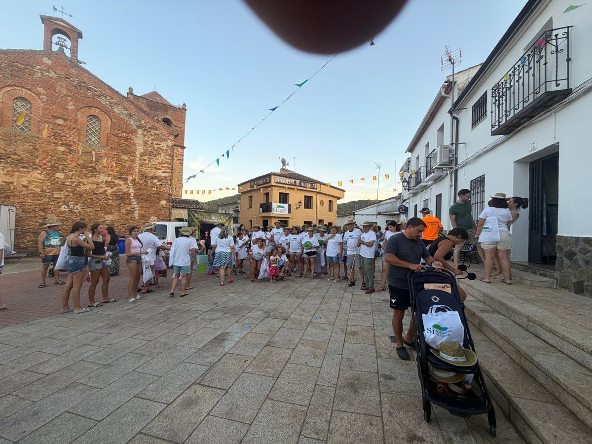 SiAlmaraz's tweet photo. 🎉 En las fiestas de Higuera de Albalat también está presente el mensaje de toda una comarca: Sí a Almaraz, Sí al Futuro.

💚 ¡Gracias por vuestro apoyo!

#SiAlmaraz #YoApoyoAlmaraz #EnergíaNuclear #AlianzaPorAlmaraz #Sostenibilidad #HigueraDeAlbalat https://t.co/w1OITT2UNP