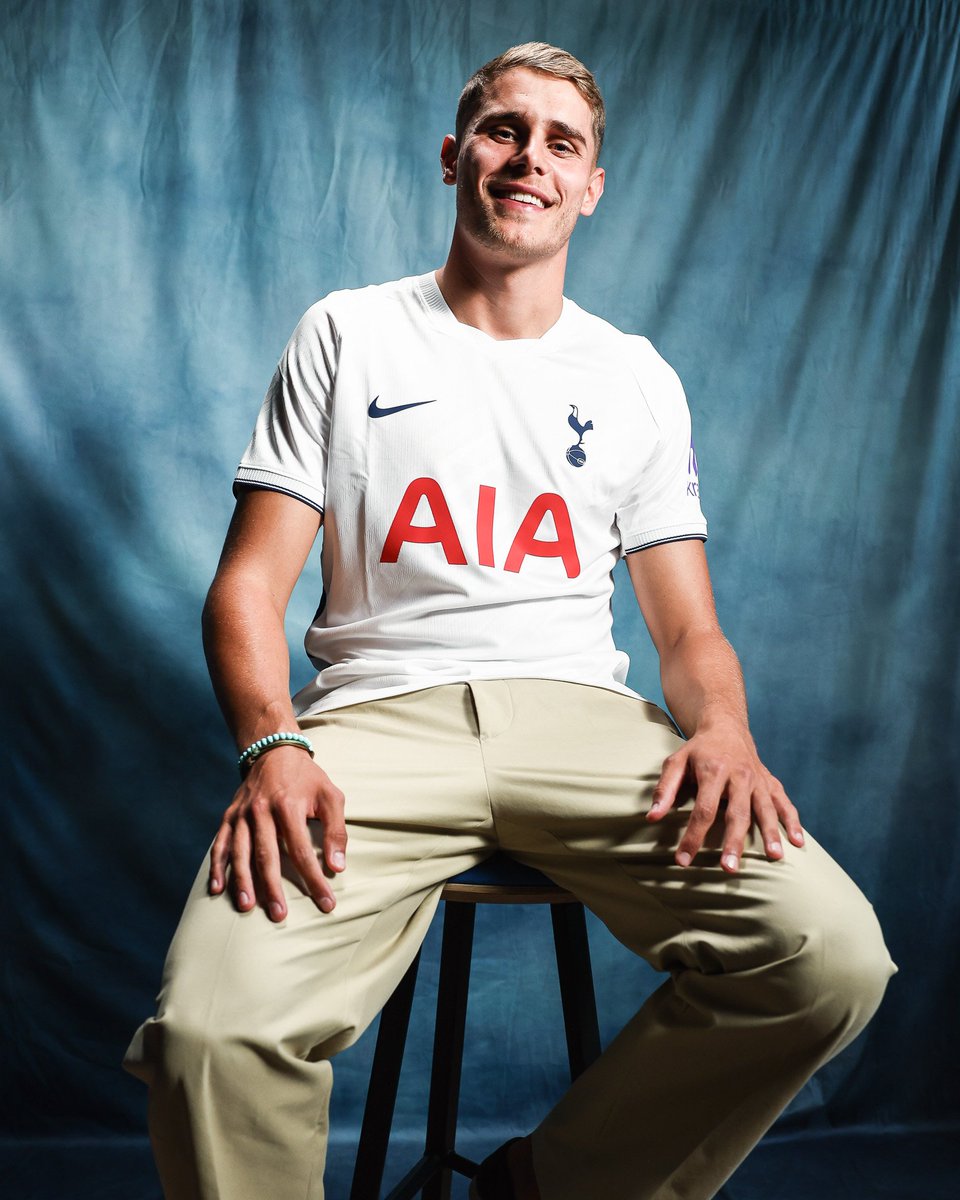 jstdaveed's tweet photo. Our Europa League saviour 😁🤝 https://t.co/YzSxmc9J7y