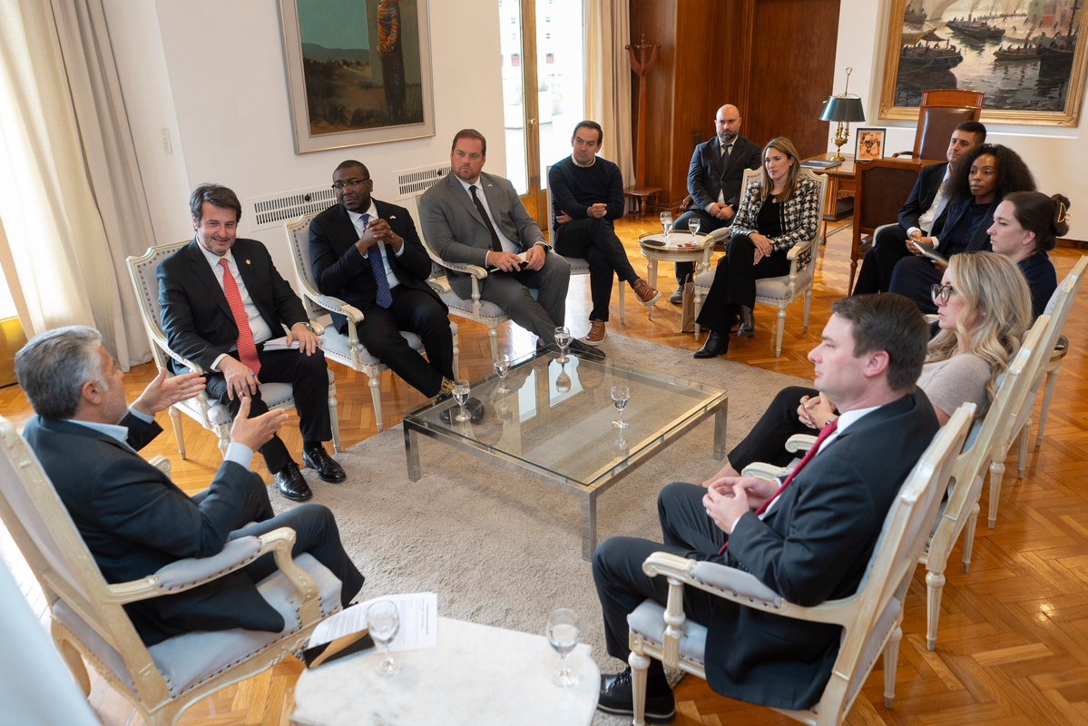 alfredocornejo's tweet photo. Recibí a una delegación institucional y empresarial de Estados Unidos para fortalecer vínculos y presentar las oportunidades que hoy ofrece Mendoza.

Minería, energía, petróleo, turismo y agroindustria son sectores con gran potencial para atraer nuevas inversiones y generar empleo. Es por eso que seguimos trabajando para que Mendoza tenga más vínculos con el mundo, más inversión y más oportunidades de crecimiento.