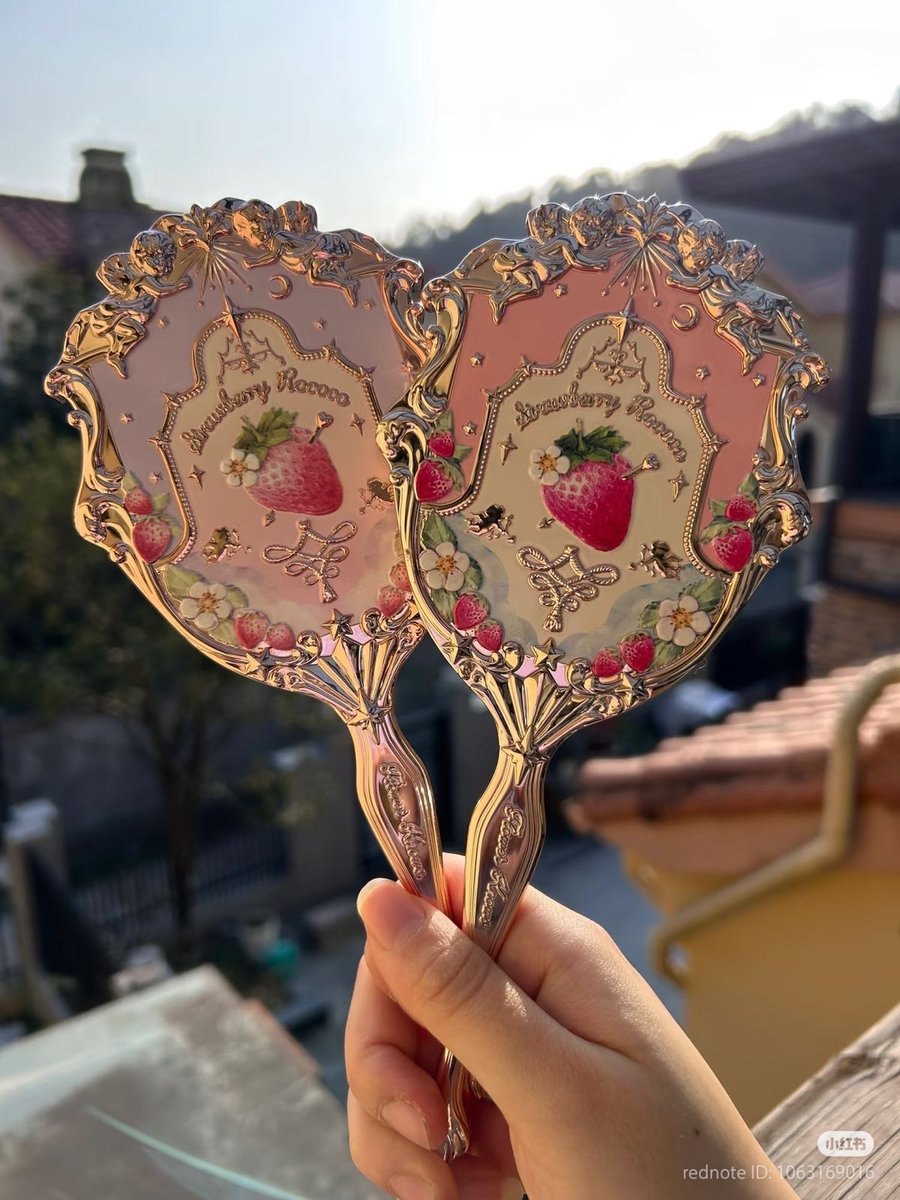 insperarise's tweet photo. strawberry mirrors 🍓 https://t.co/4Mo1pw3VQ3