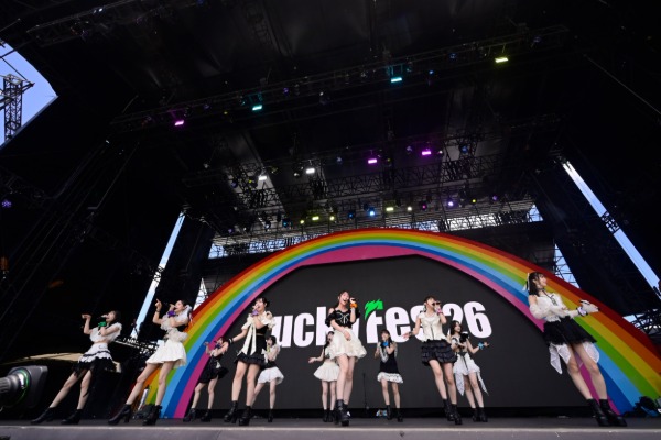 wwschannel's tweet photo. 【ライブレポート】Juice=Juice、「盛れ！ミ・アモーレ」の熱狂でRAINBOW STAGEを完全掌握＜LuckyFes’26＞

▼記事・写真の詳細はこちら
https://t.co/UOhYdxAg9Y

#JuiceJuice #LuckyFes26 #段原瑠々 #井上玲音 #工藤由愛 #松永里愛 #有澤一華 #入江里咲 #江端妃咲 #石山咲良 #遠藤彩加里 #川嶋美楓 #林仁愛 #盛れミアモーレ
@JuiceJuice_uf @luckyfm_fes