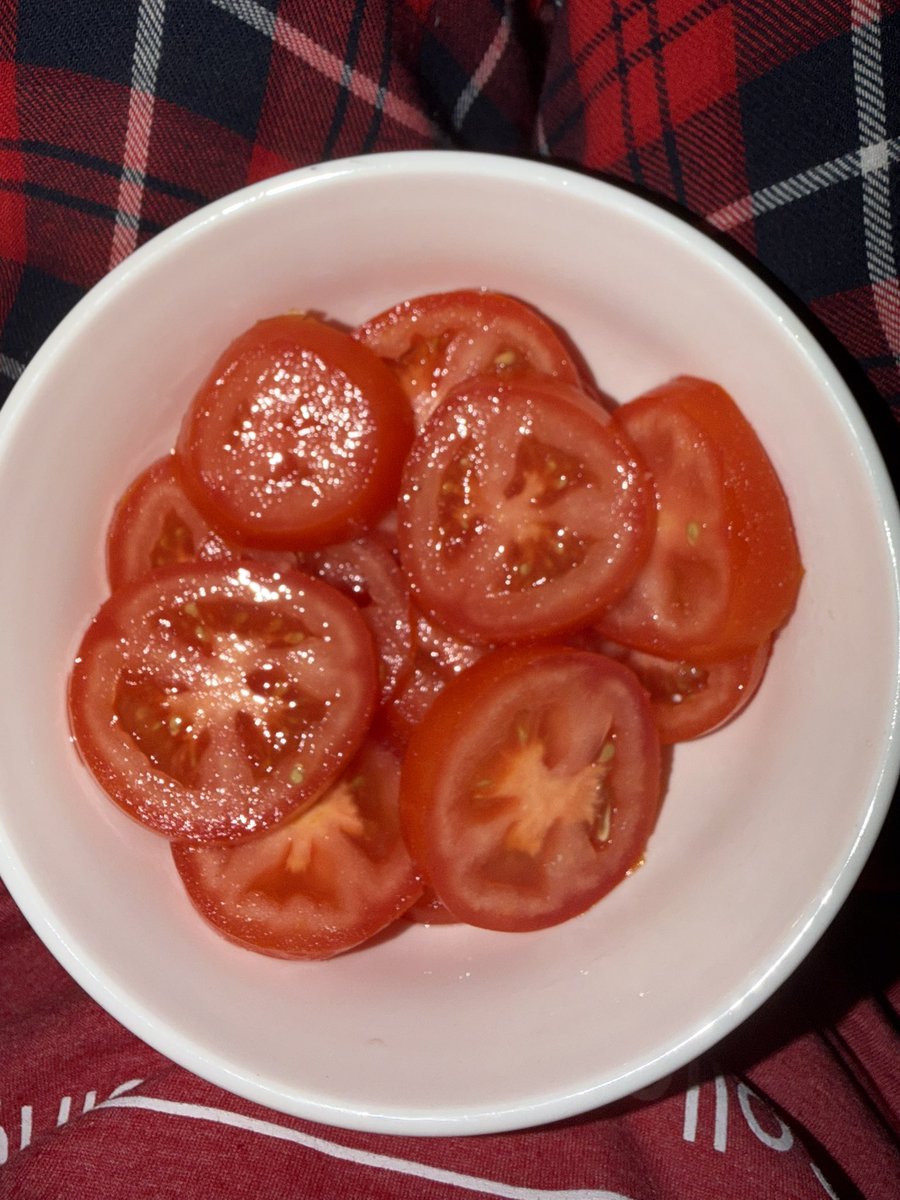 sargfish's tweet photo. my favorite #ricecaketwt snack 🍅🍋 https://t.co/11kn7tJuvq