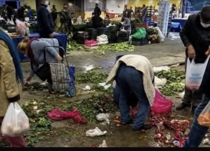 muhittinakgul's tweet photo. Bu manzara,
25 yıldan beri tek başına ülkeyi idare edenlerin sebep oldukları bir manzaradır.
Ama bunun çok daha kötü ve tehlikelisi ise toplumun ahlaki ve manevi açıdan düşürüldüğü durumdur.
Zamanla göreceksiniz.
Ama iş işten geçtikten sonra neye yarar ki! https://t.co/IMR2aOioXs