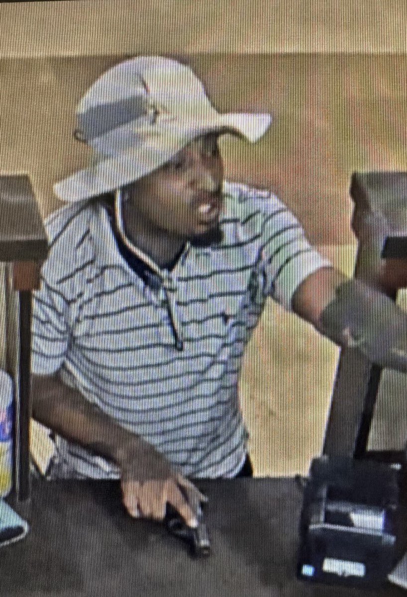EricGravesKMBC's tweet photo. BROOKSIDE BANK ROBBERY

FBI Kansas City says this man robbed the Commerce Bank on Brookside Plaza today. Wearing a bucket hat and striped polo, this man showed the teller a gun and got away with an undisclosed amount of money. They’re asking for tips on who this man is. @kmbc https://t.co/hpKtoe4d8e