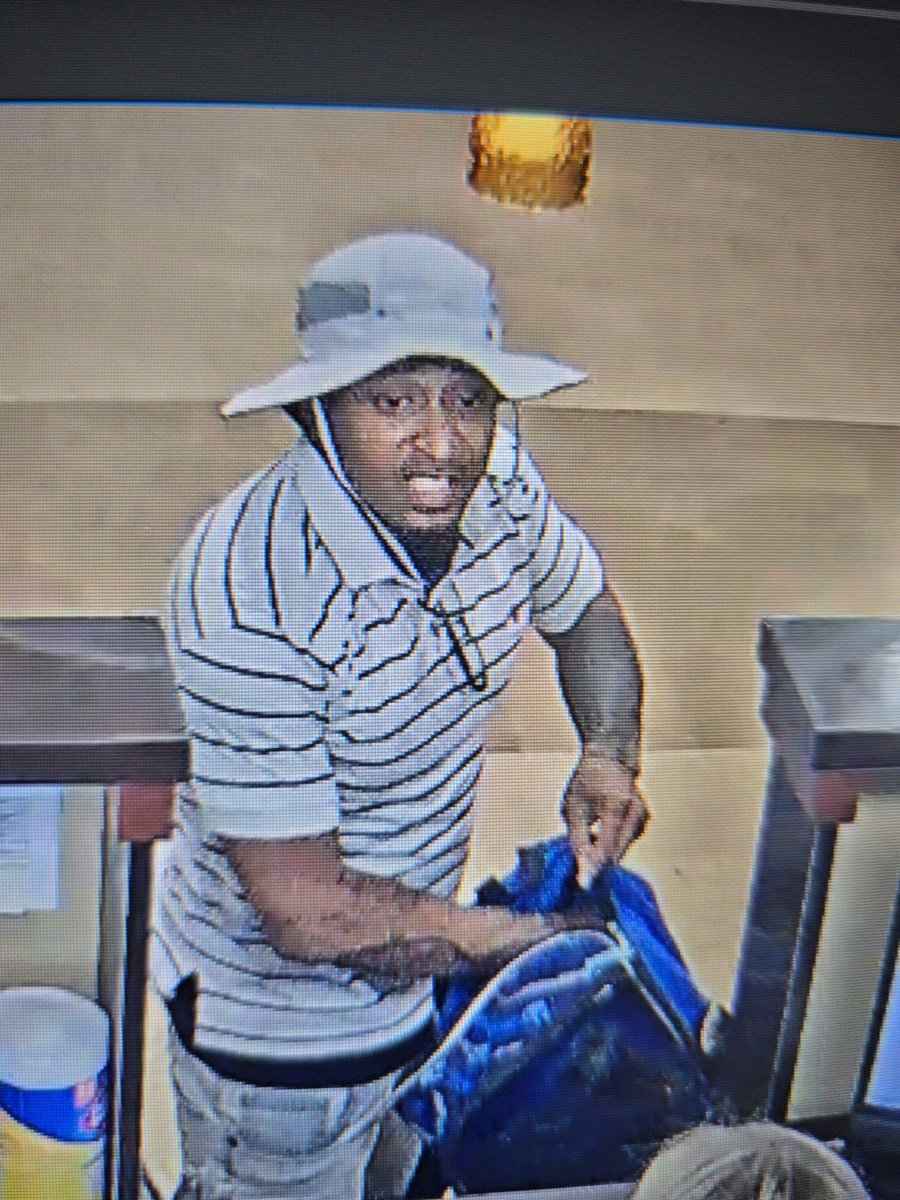 EricGravesKMBC's tweet photo. BROOKSIDE BANK ROBBERY

FBI Kansas City says this man robbed the Commerce Bank on Brookside Plaza today. Wearing a bucket hat and striped polo, this man showed the teller a gun and got away with an undisclosed amount of money. They’re asking for tips on who this man is. @kmbc https://t.co/hpKtoe4d8e