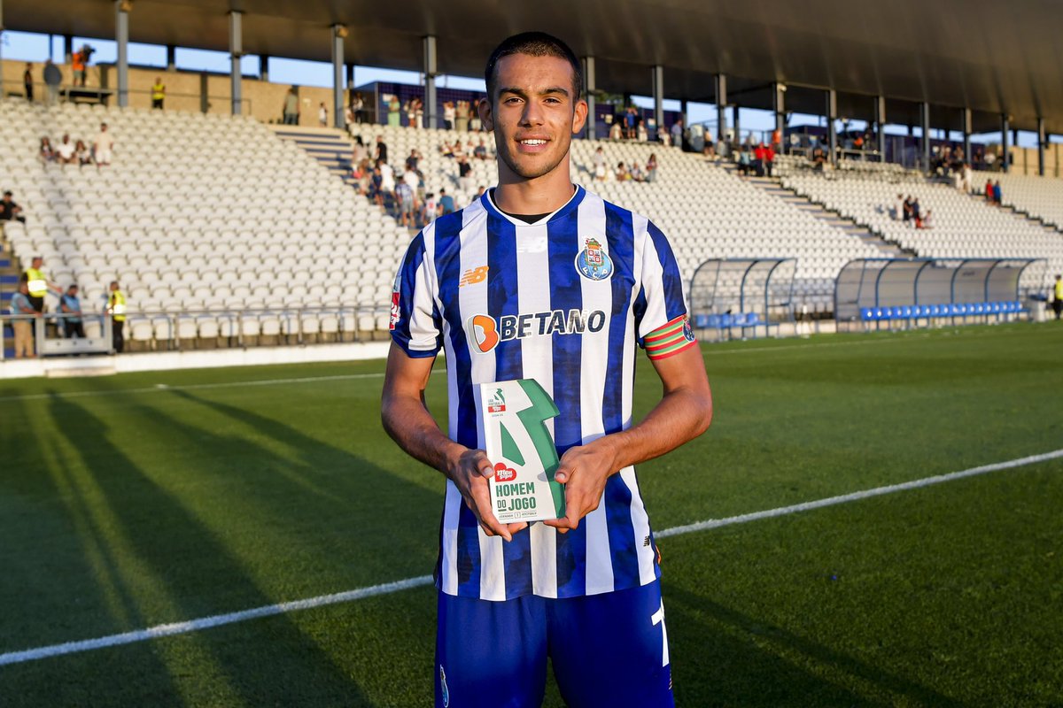 FCPortoFRA_'s tweet photo. 🚨 Gabriel Brás 🇵🇹 devrait quitter le #FCPorto !
• Le défenseur central de 22 ans est tout proche de rejoindre le #NECNijmegen sous la forme d’un prêt.
• Cela expliquerai son absence de la feuille de match de l’équipe B face à #Lourosa ce lundi.
@Record_Portugal | 🗞️ https://t.co/oieijd1S0P