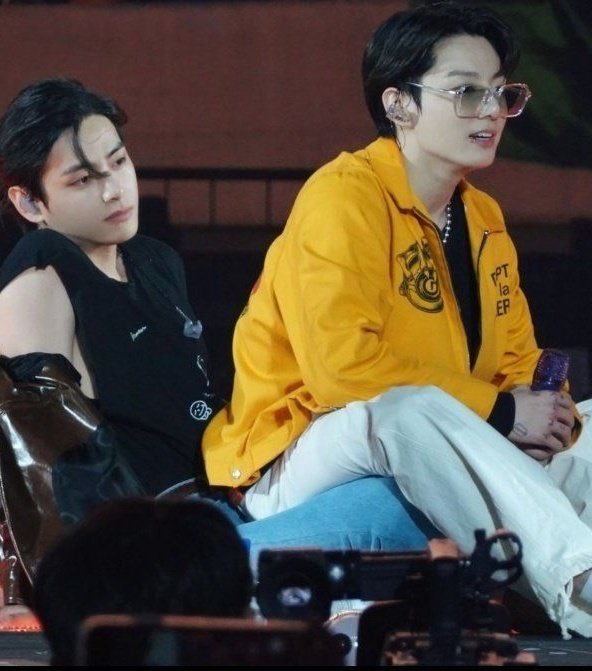 kukulure's tweet photo. @roman_sele22251 @jkvnholic This is how real couples looks like https://t.co/5hiU6JAuJi