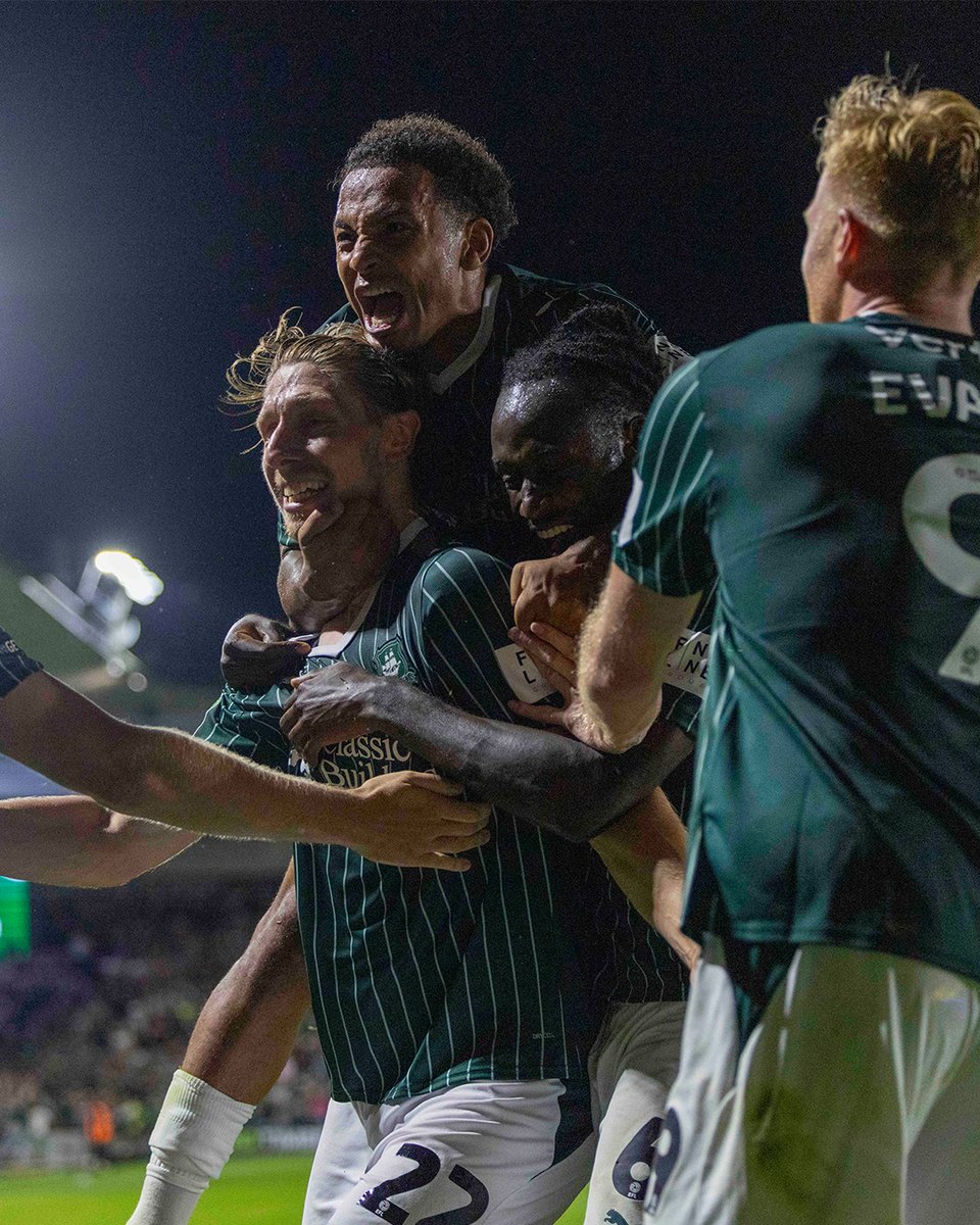 Argyle's tweet photo. You're one of us now, Alex 💚 https://t.co/Rr7sbBBpnZ